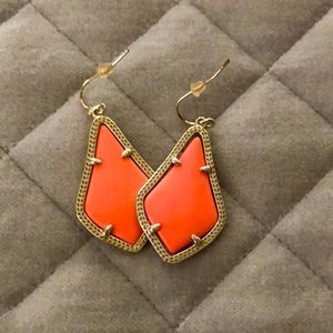 Kendra Scott Fashion Triangle Earrings in Salmon!